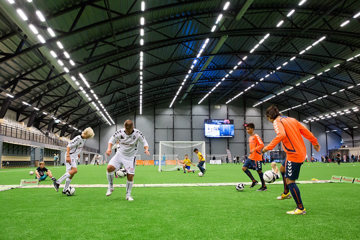 Fotbollsträning i Prioritet Serneke Arena i Göteborg